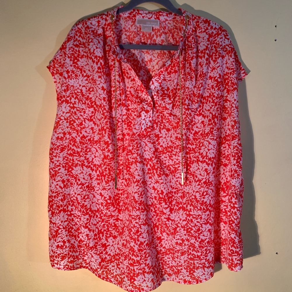 Michael Kors tunic 2x. Short sleeves.